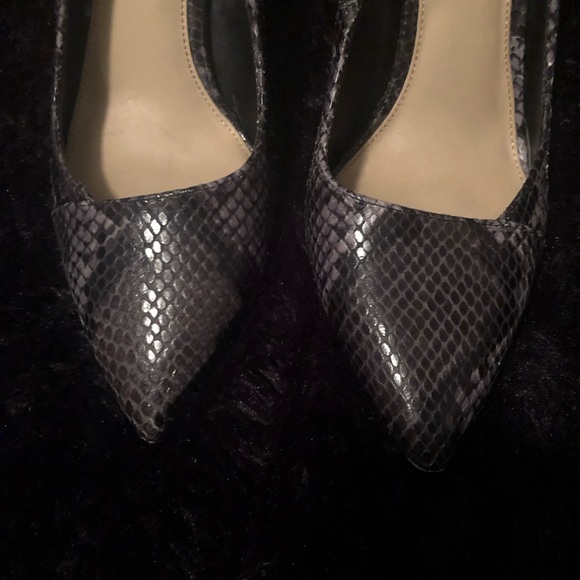Snakeskin heels💗 - Picture 3 of 4